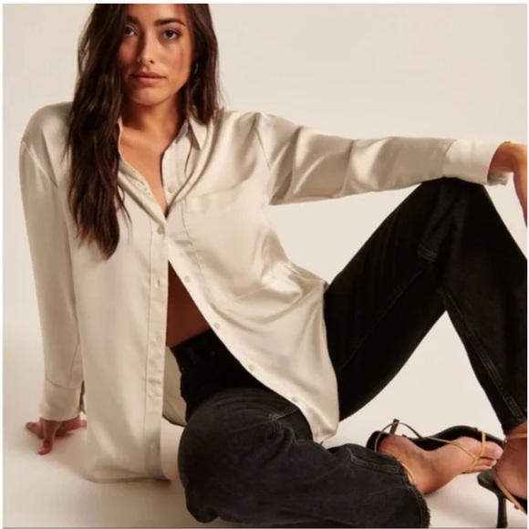 Abercrombie & Fitch Oversized Satin Silky Button Up Long Sleeve Top - Picture 4 of 7